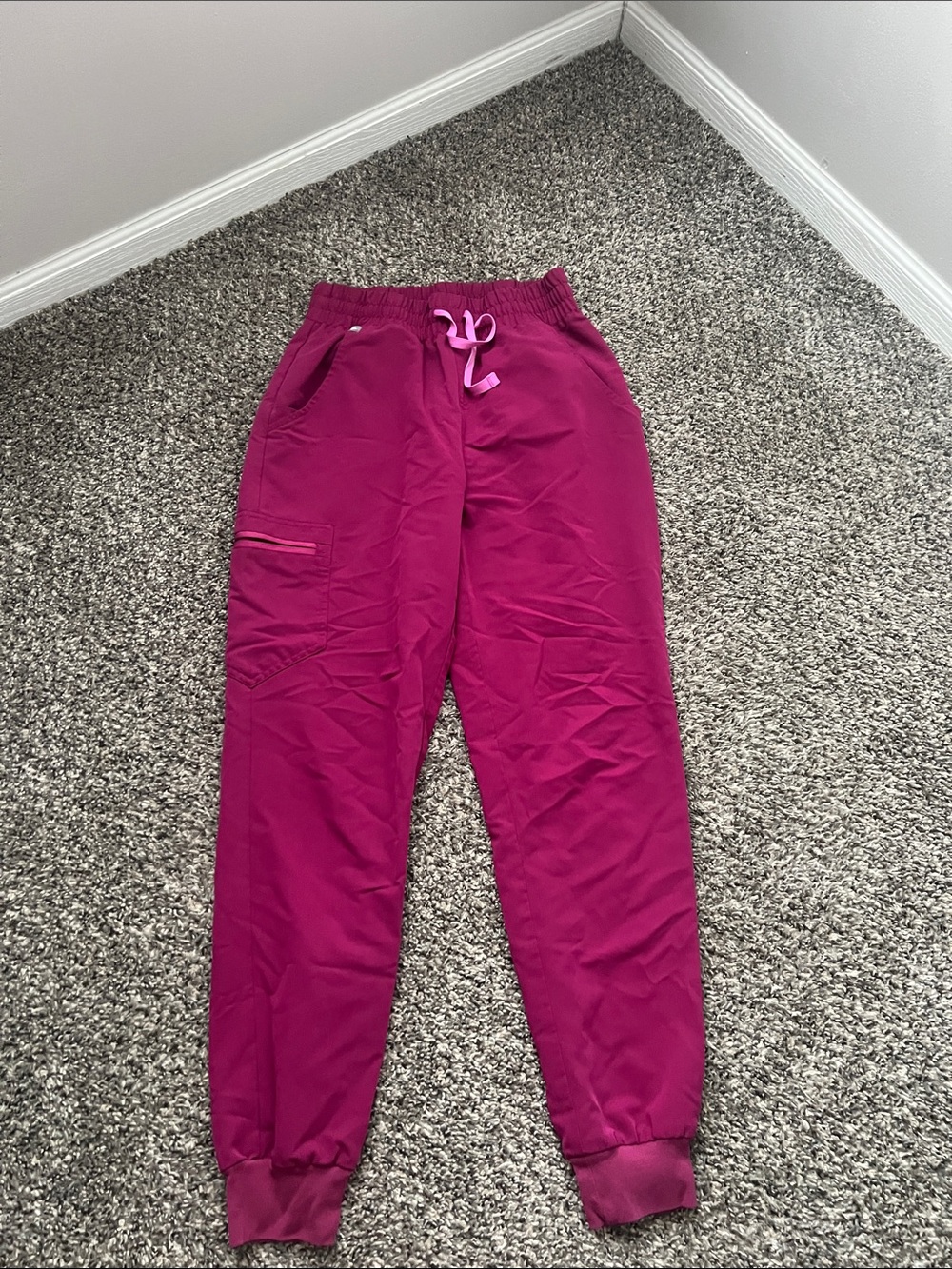 Figs Women’s Magenta Cargo Jogger Scrub Pants